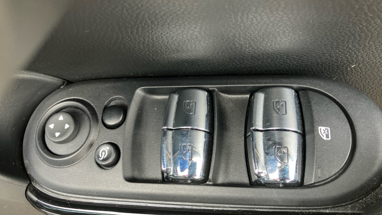 MINI Hatchback 1.5 Cooper Exclusive 5dr Auto [Comfort/Nav Pack] Petrol Hatchback